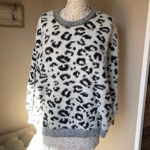 Pink Lily fuzzy leopard print sweater size small